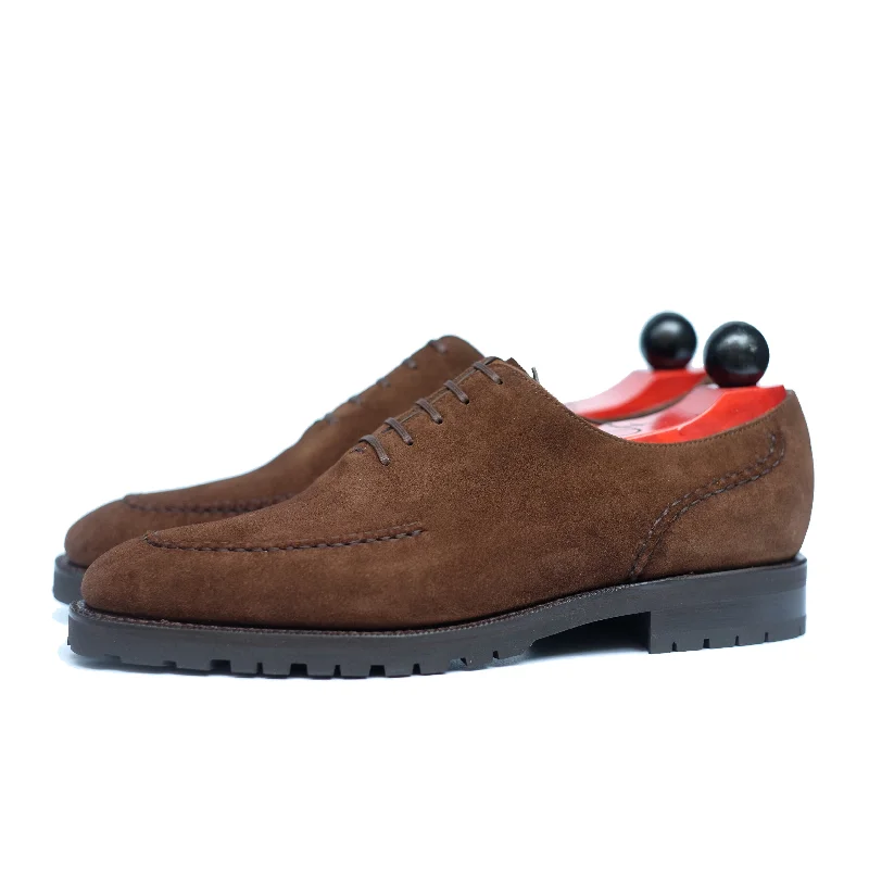 Men's Oxford shoes with a wingtip design and leather soleWhittier - Dark Brown Suede Men's Oxford shoes with a wingtip design and leather soleWhittier - Dark Brown Suede