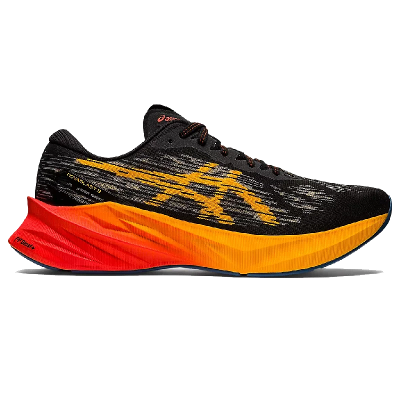 Men's running shoes with a brightly colored designMen's Novablast 3