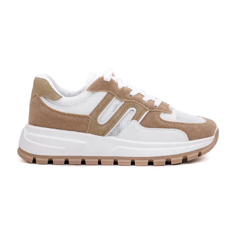 Men's sneakers with a sock - like fit for a snug feelBrown Casual Sneaker AT7249