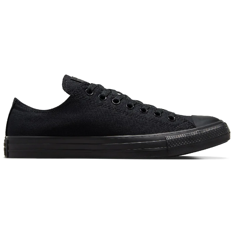 Men's sneakers with a padded collar and tongueConverse Chuck Taylor All Star Classic Canvas Low Top Shoes