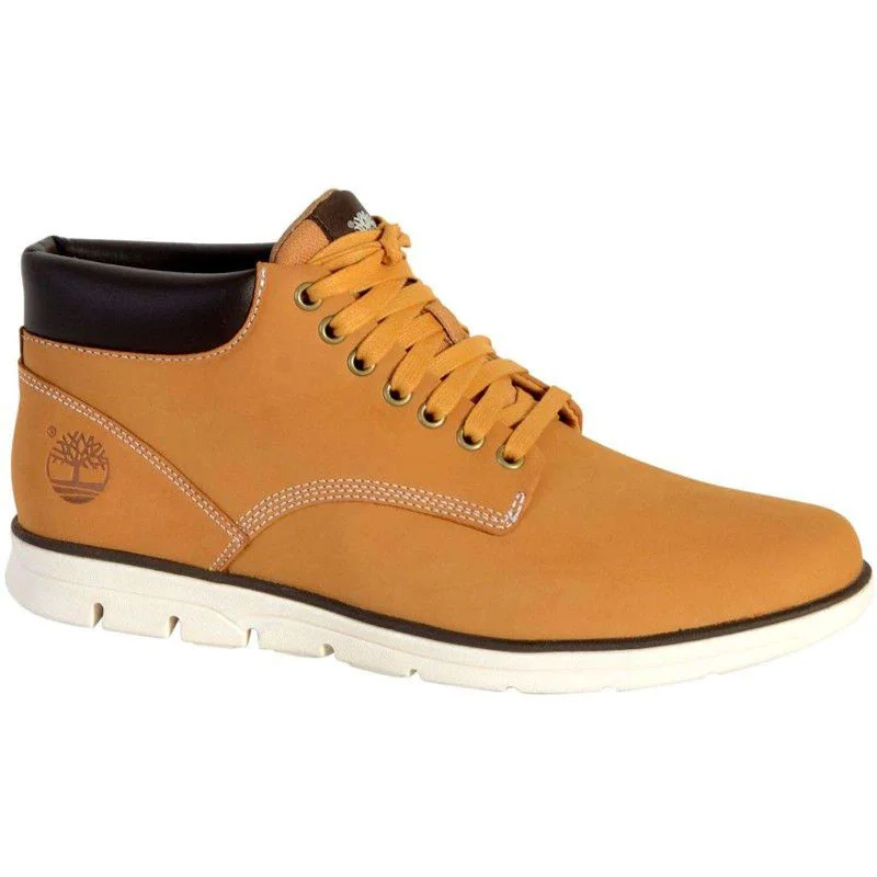 Men's ankle boots with a chunky sole for urban styleBradstreet Chukka Men's Boots