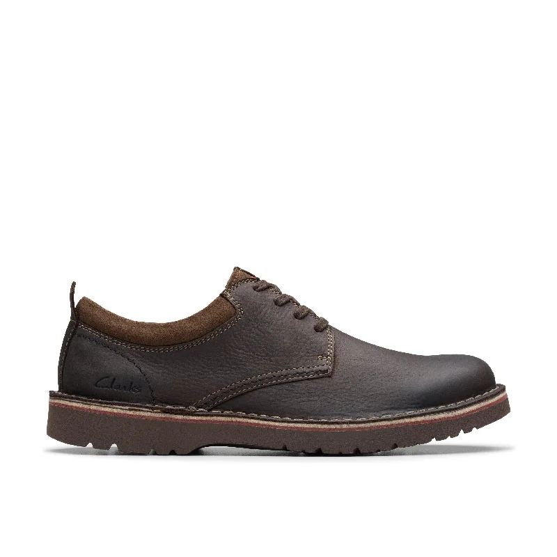 Men's formal shoes in a black or brown leatherClarks Eastridge Low in Brown Leather