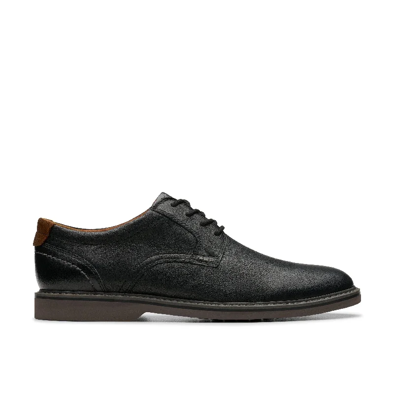 Men's formal shoes with a low - heeled designClarks Radcliff Low in Black Leather