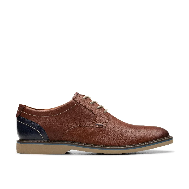 Men's formal shoes with a decorative perforationClarks Radcliff Low in Brown Leather