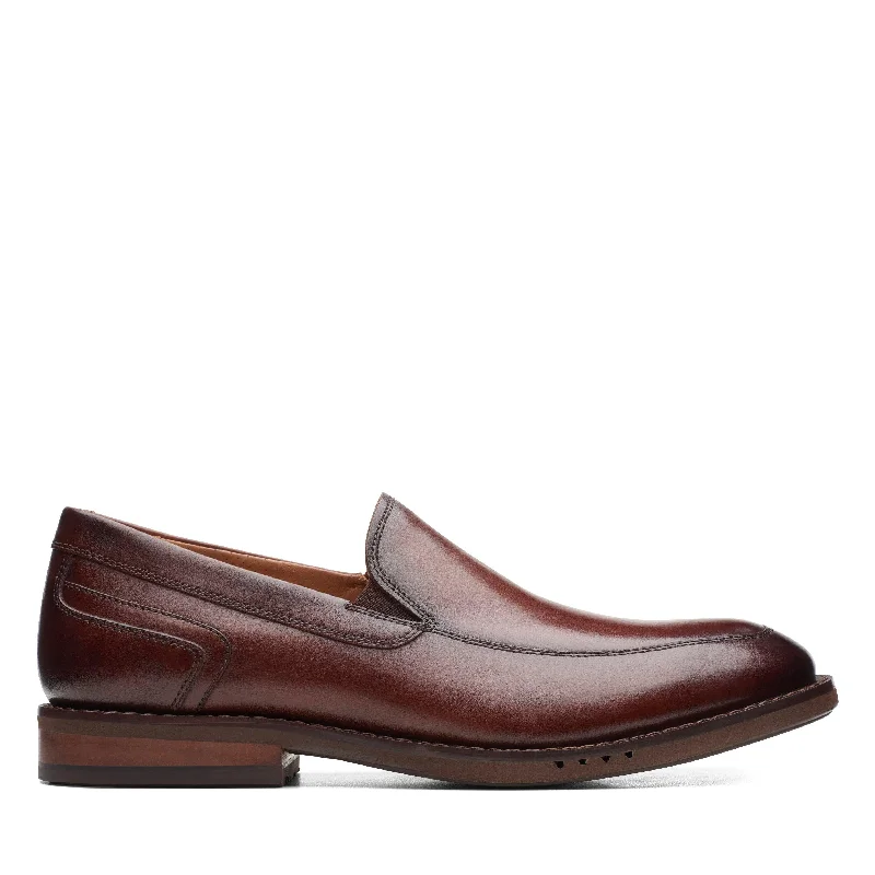 Men's formal shoes with a polished shineClarks Un Hugh Step in Brown Leather