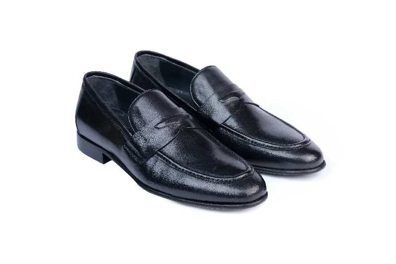 Men's formal shoes with a classic silhouetteSabor Penny Loafer