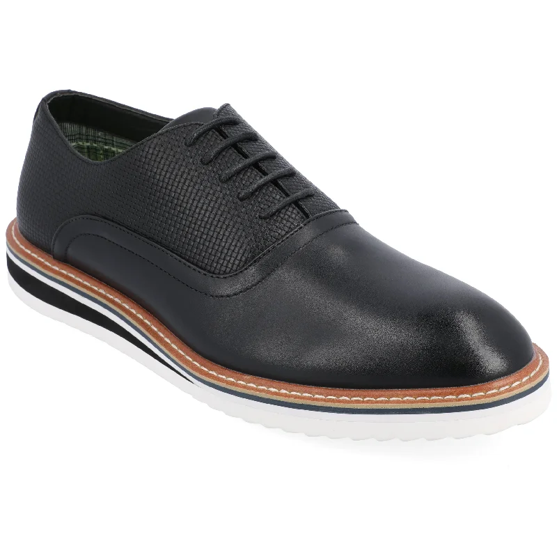 Men's formal shoes with a decorative perforationVance Co. Weber Plain Toe Hybrid Dress Shoe